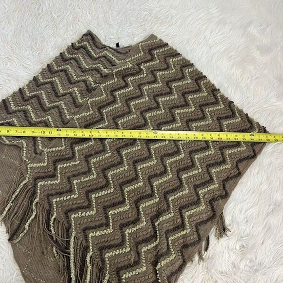 BCBGMaxAzria Asymmetrical Womens Brown Poncho Sweater Boho Chunky Knit Shawl OS - Picture 3 of 12